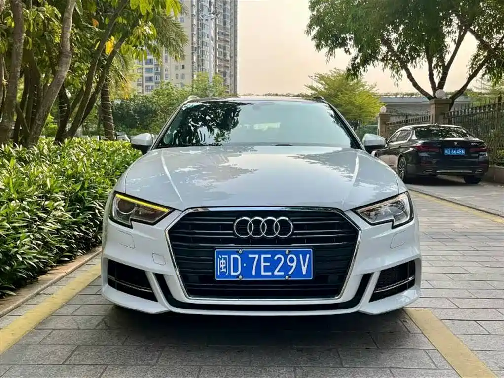 Audi A3 2017 Sportback 35 TFSI Fashion фото 2