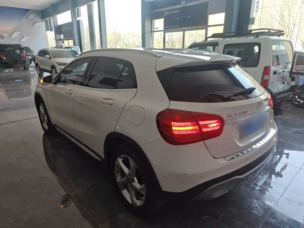 Mercedes-Benz GLA 2018 GLA 200 Dynamic фото 5