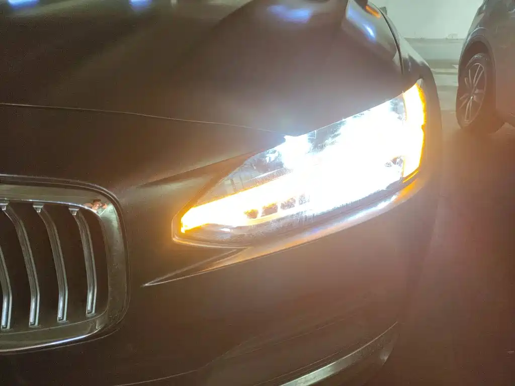 Фото 18 - Volvo S90