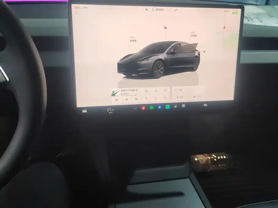 Фото 13 - Tesla Model 3