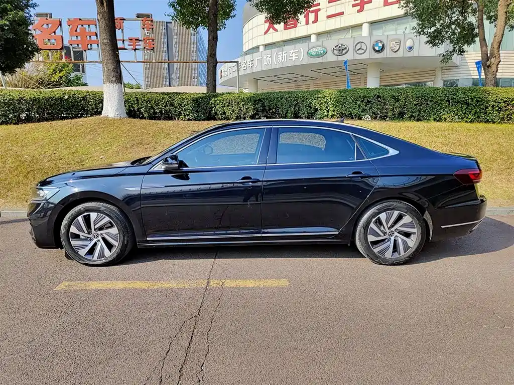 VOLKSWAGEN PASSAT NEW ENERGY