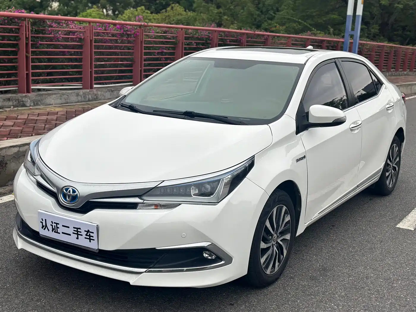Toyota Corolla 2016 Dual Hybrid 1.8L E-CVT Elite Edition