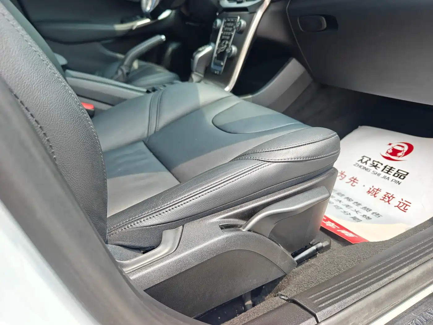 Фото 21 - Volvo V40