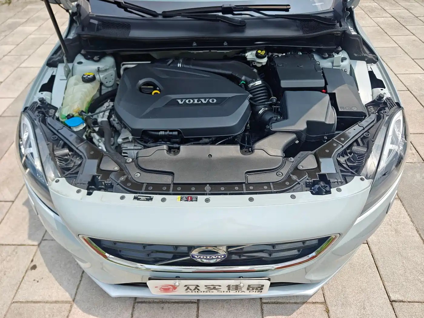 Фото 30 - Volvo V40