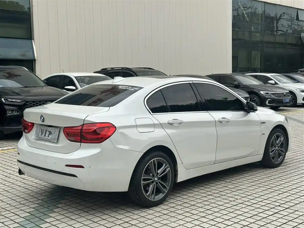 BMW 1 Series 2017 118i Sport фото 21