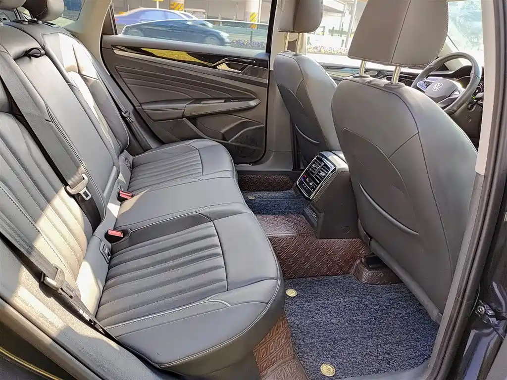 VOLKSWAGEN PASSAT NEW ENERGY