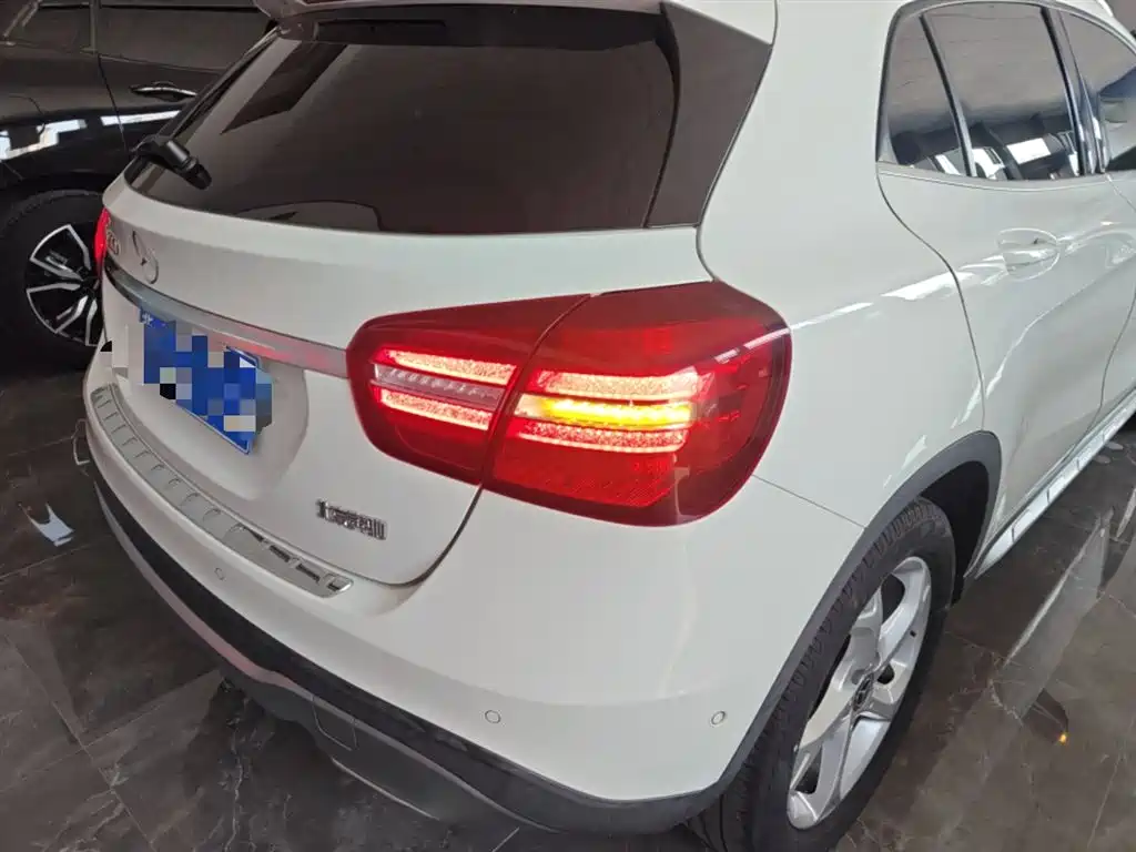Mercedes-Benz GLA 2018 GLA 200 Dynamic фото 8