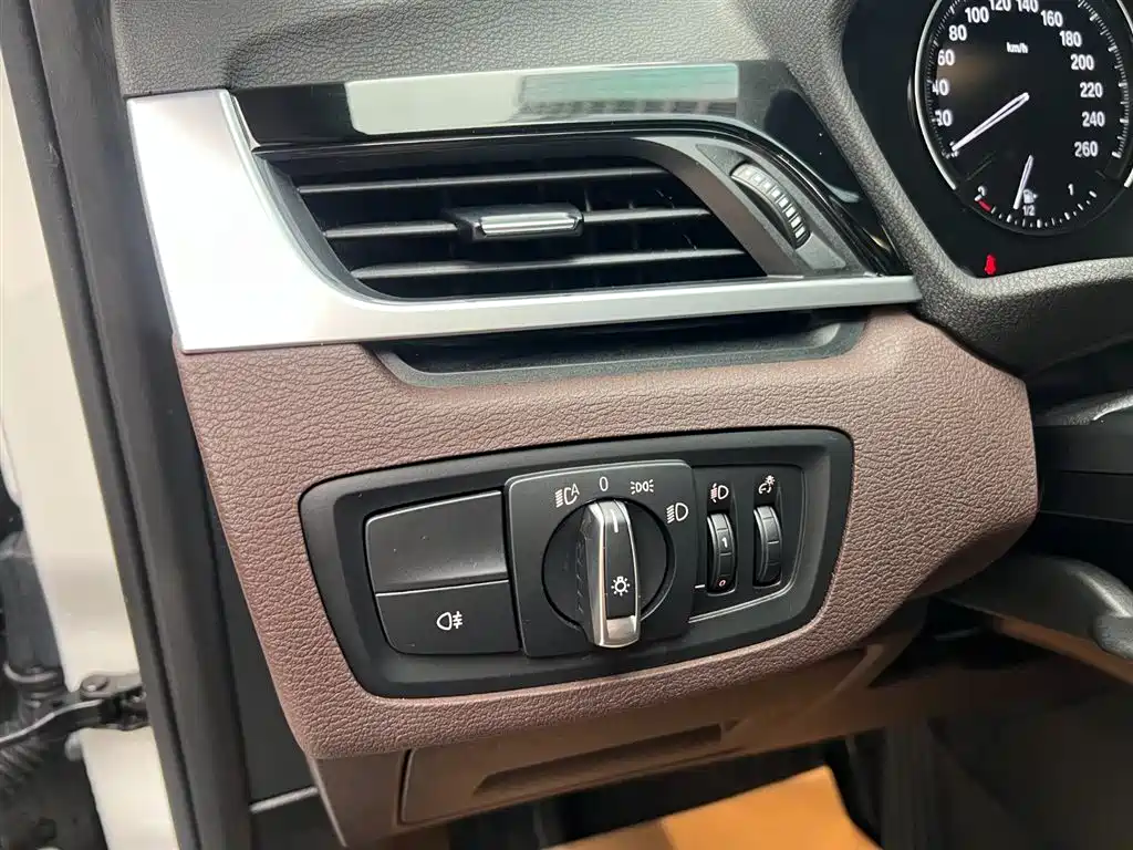 BMW X1 2021 Facelift sDrive20Li Premium фото 8