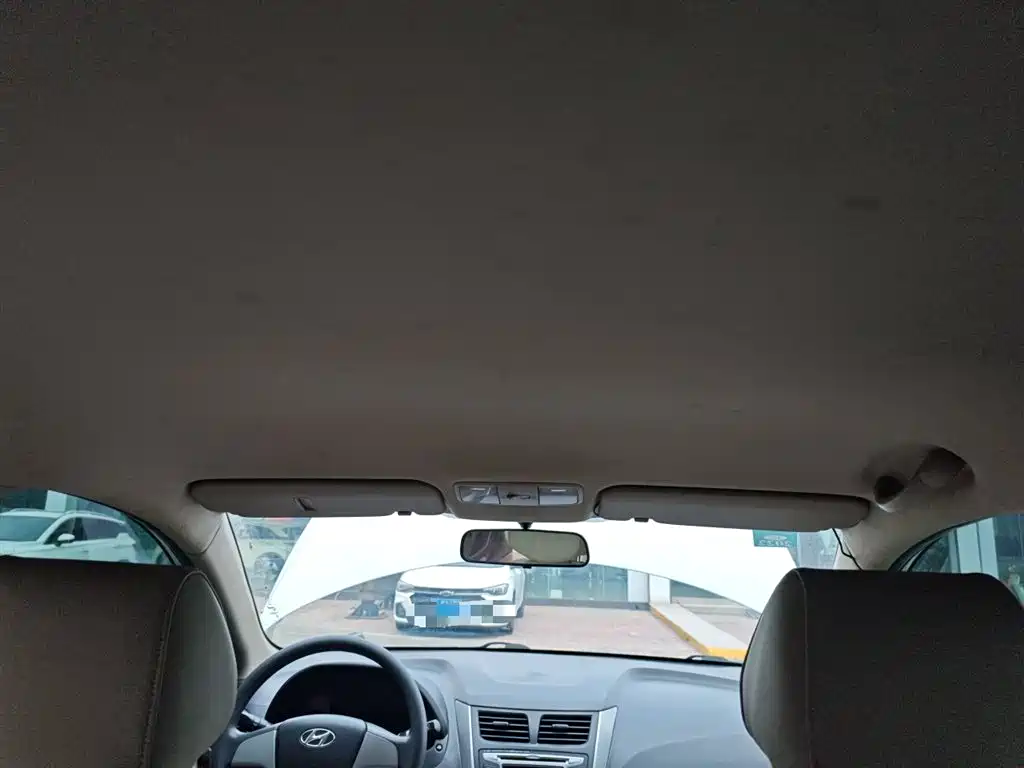 Hyundai Verna 2014 1.4L Manual Smart GLS фото 18