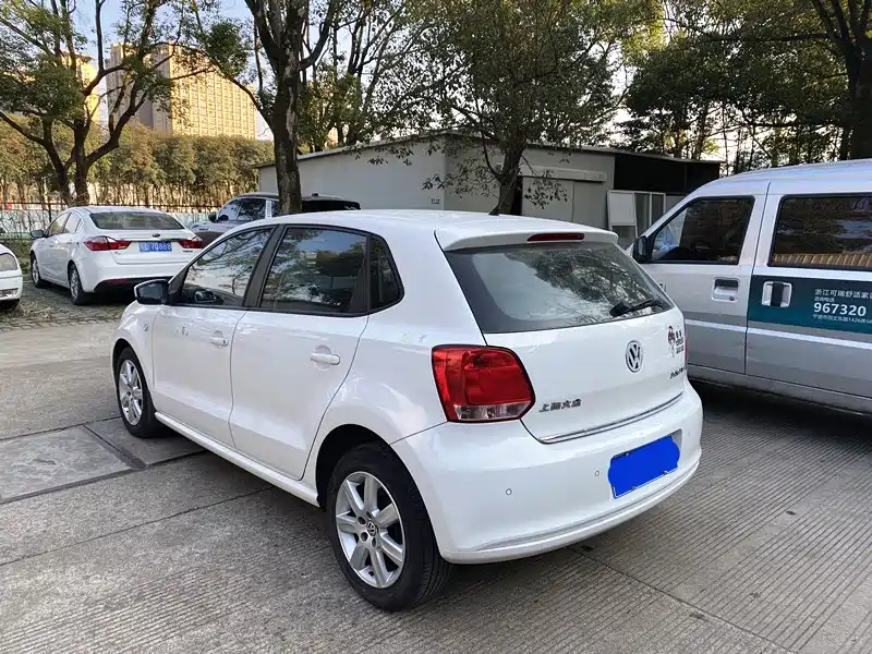 Volkswagen Polo 2012 2011 1.6L Automatic Cool Edition