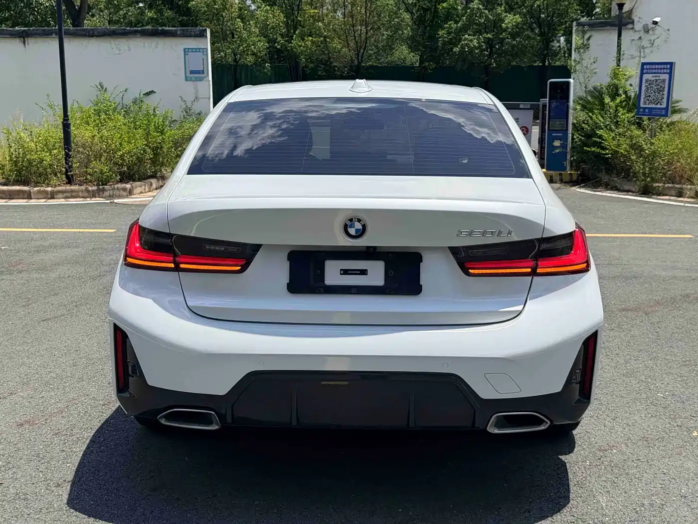 Photo 8 - BMW 3 Series