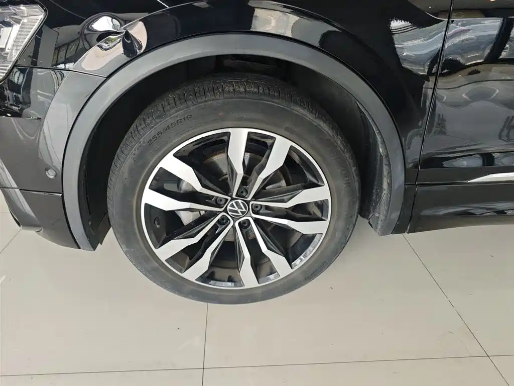 Volkswagen Tiguan L 2021 330TSI Automatic 2WD R-Line Premium фото 22