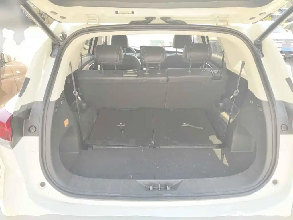 Photo 13 - Changan CS75
