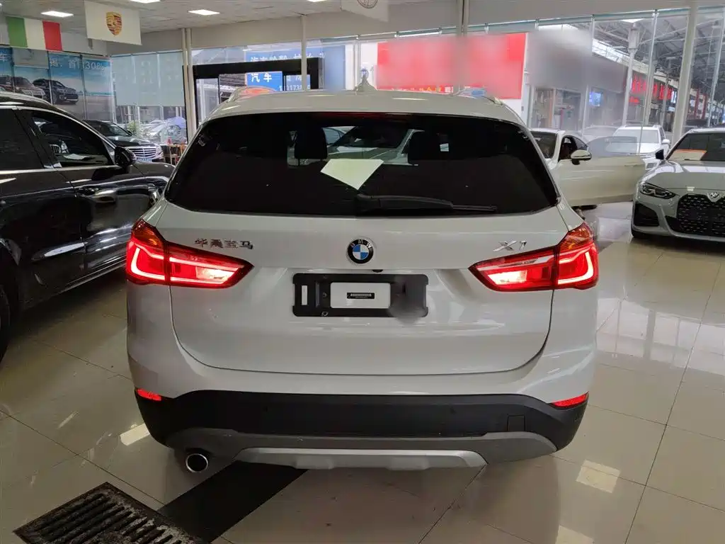BMW X1 2018 sDrive18Li Premium Model фото 4