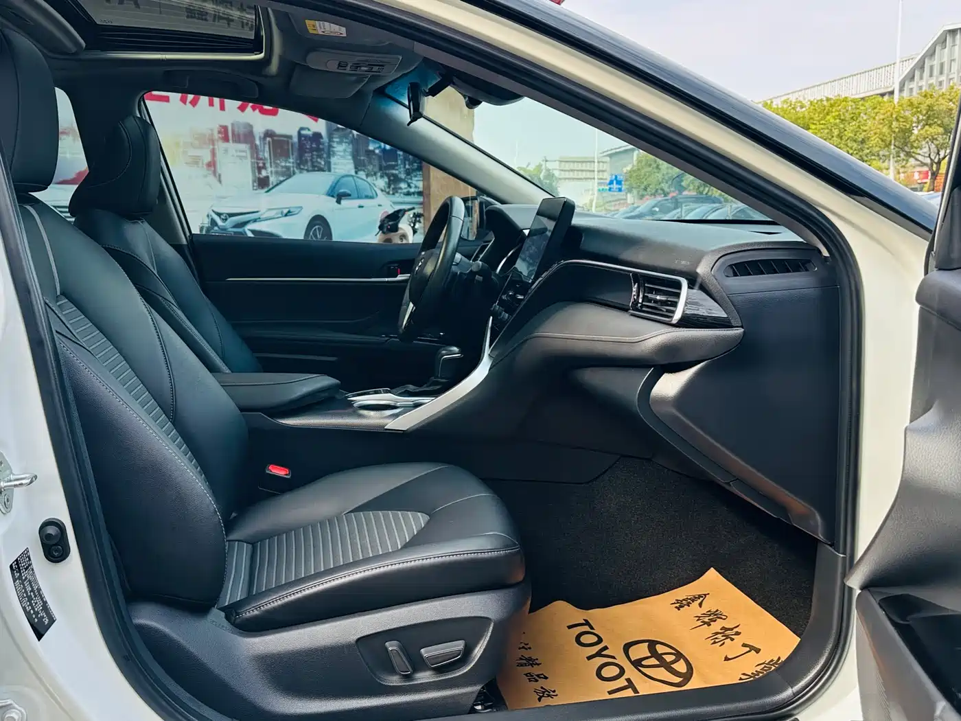Toyota Camry 2022 2.0S Knight Edition фото 14