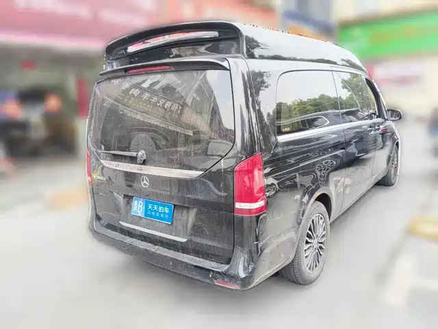 Mercedes-Benz V-Class 2017 Model V 260 L Premium Extended Edition — фото 2