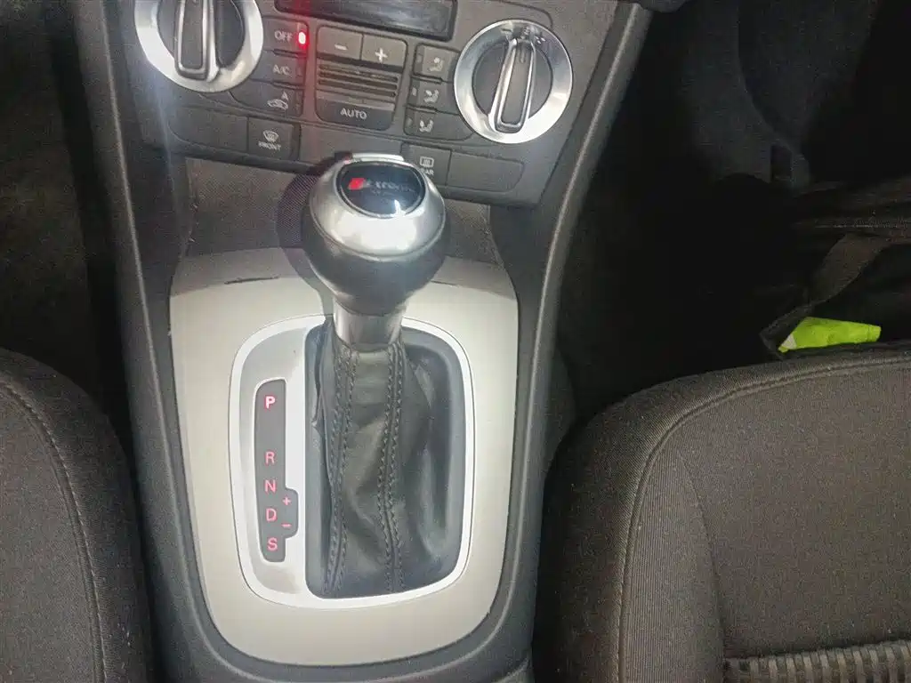 Audi Q3 2015 35 TFSI Millionth Anniversary Intelligent Leader фото 6