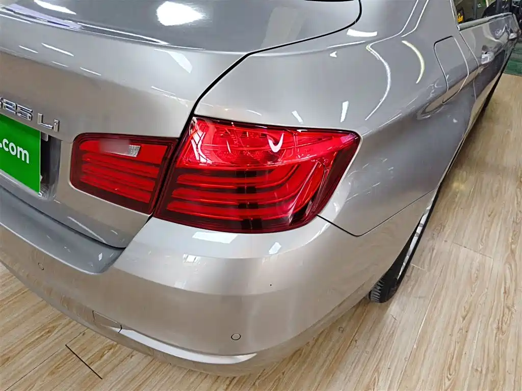 BMW 5 Series 2014 525Li Leading фото 24