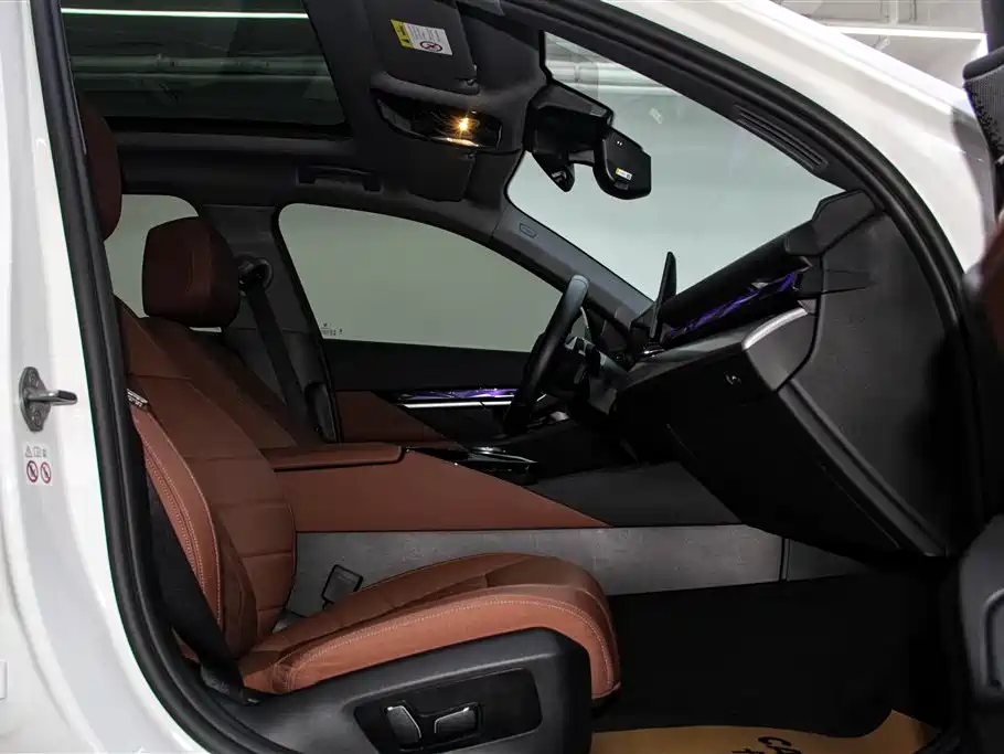 BMW 5 Series 2024 530Li Leading M Sport Package фото 18