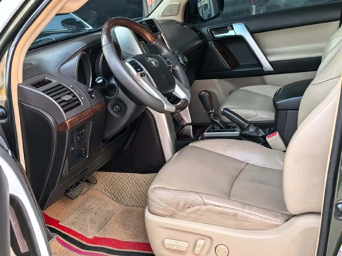Toyota Prado 2010 4.0L Automatic VX фото 4