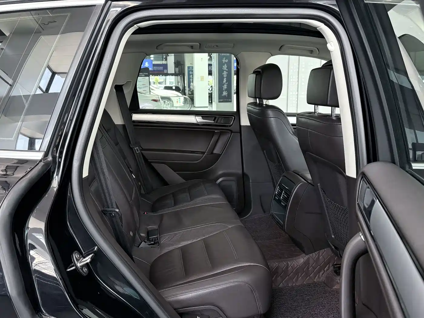 Volkswagen Touareg 2018 2017 3.0TSI Explorer Edition