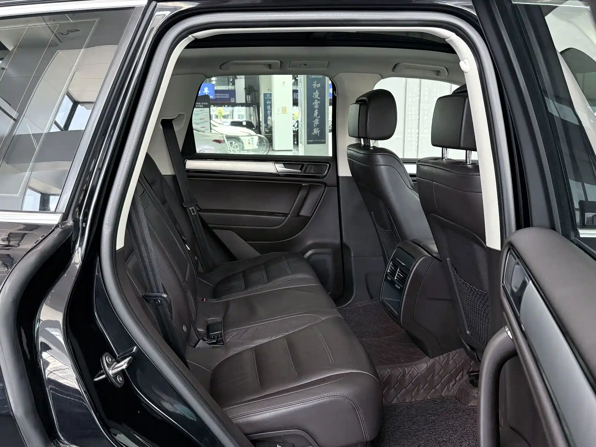Фото 10 - Volkswagen Touareg