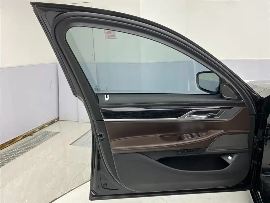 BMW 7 Series 2021 Model 730Li M Sport Package фото 16