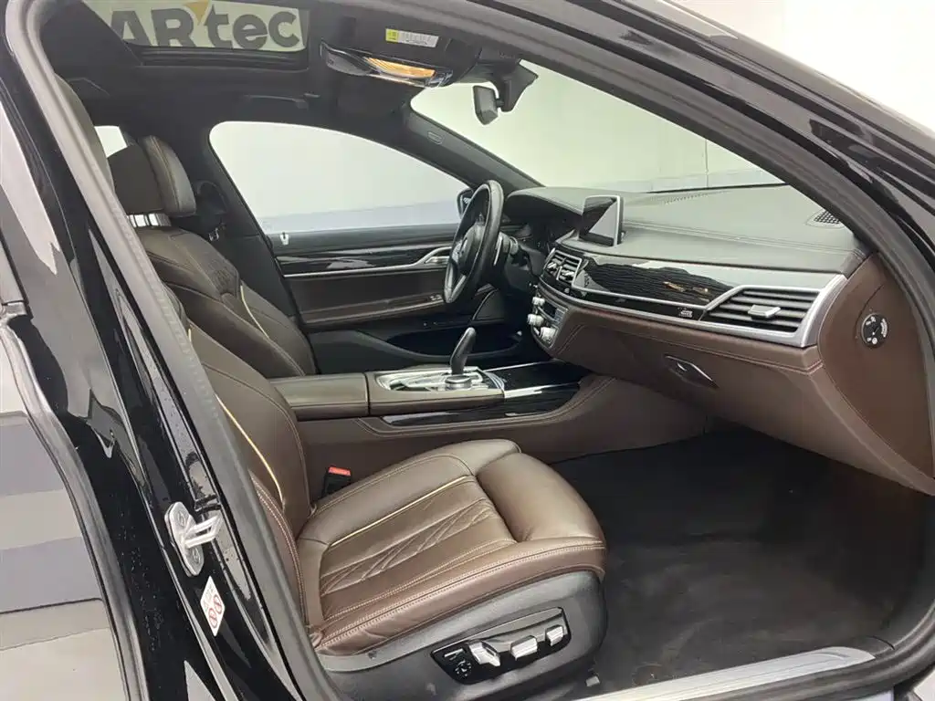 BMW 7 Series 2021 Model 730Li M Sport Package фото 18