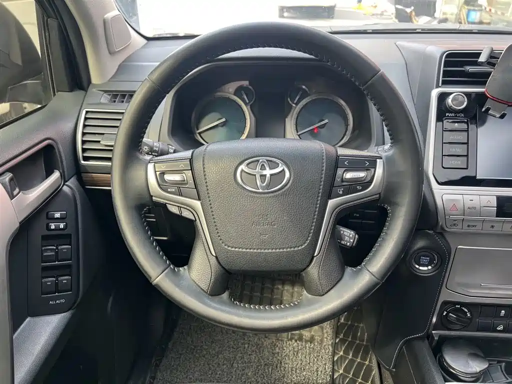 TOYOTA PRADO