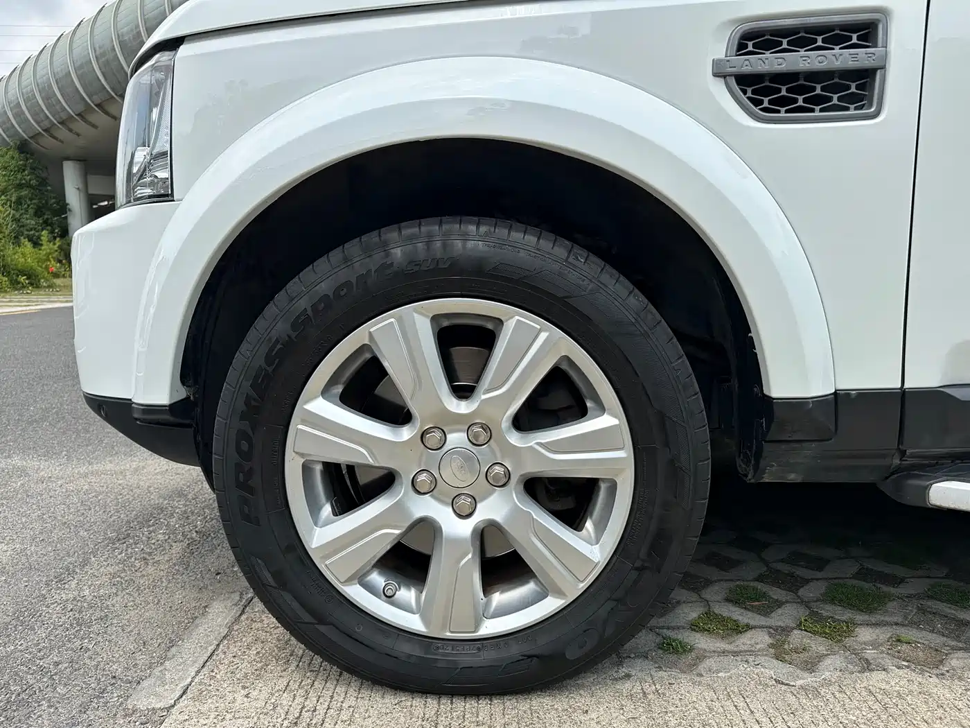 Land Rover Discovery 2015 3.0 SC V6 SE фото 6