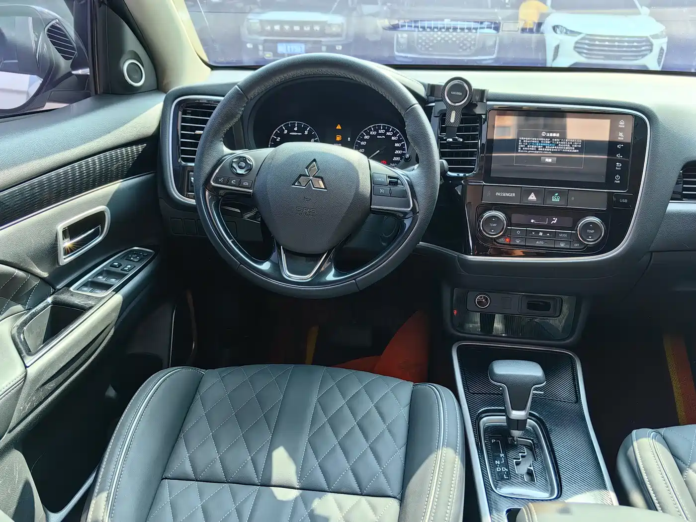 MITSUBISHI OUTLANDER