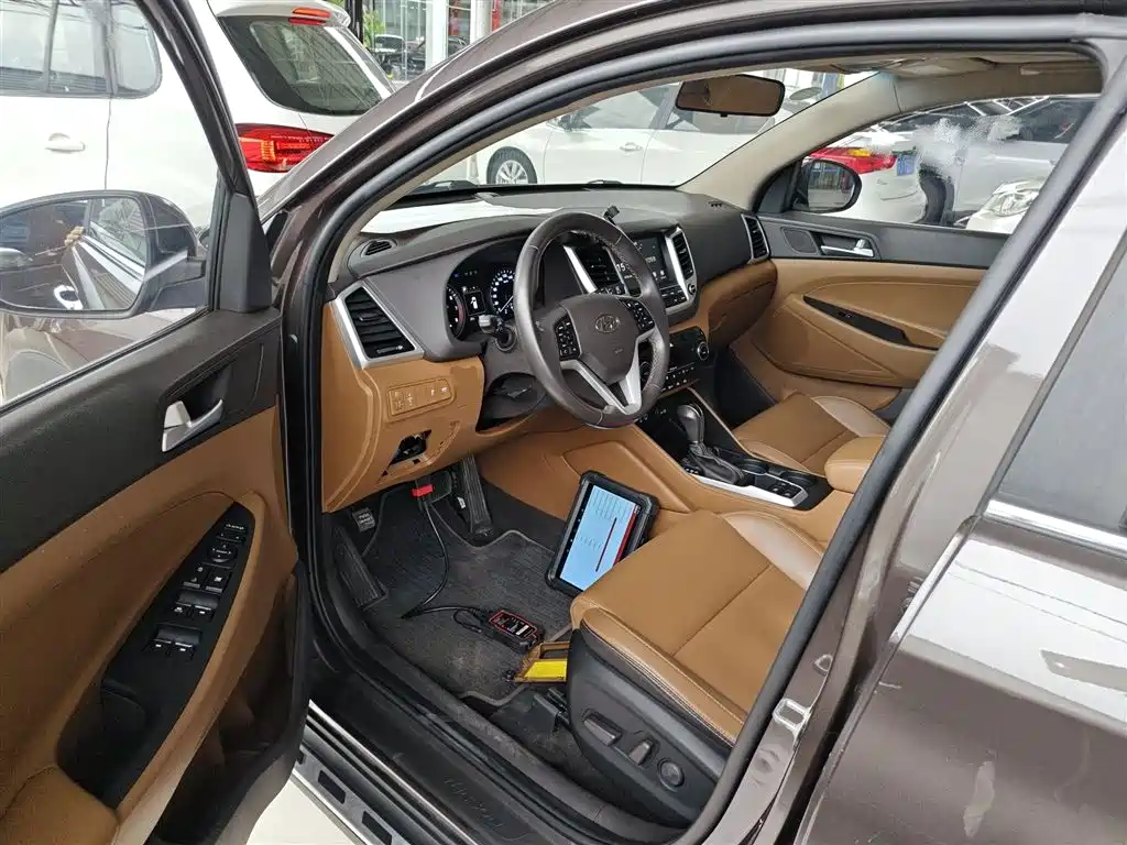 Hyundai Tucson 2015 1.6T Dual Clutch 2WD Leading фото 16