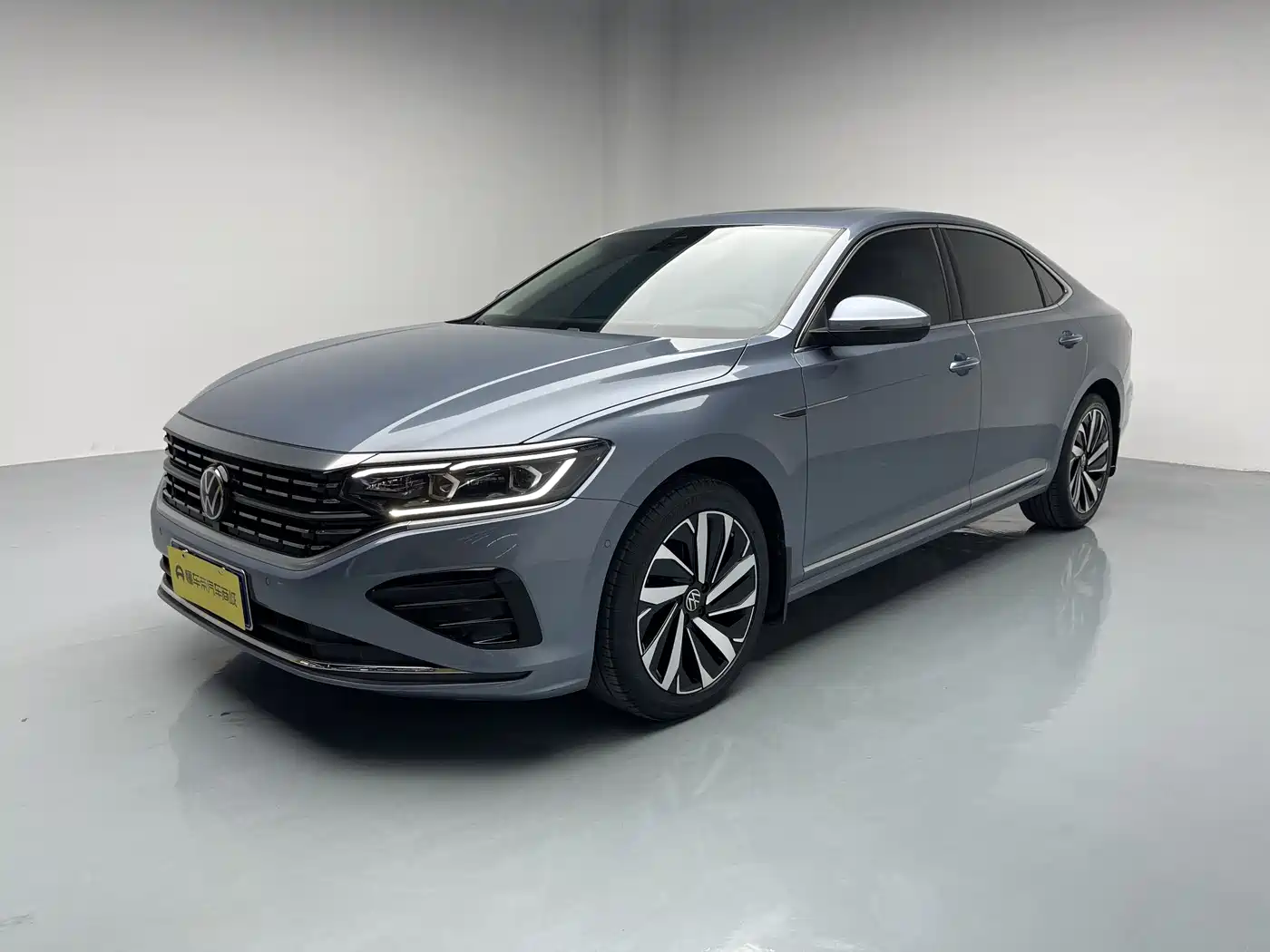 Volkswagen Passat 2022 330TSI Luxury Edition фото 17