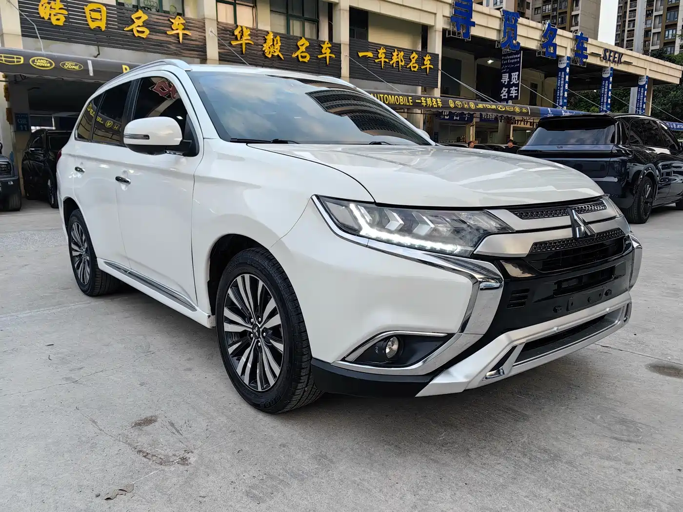 MITSUBISHI OUTLANDER
