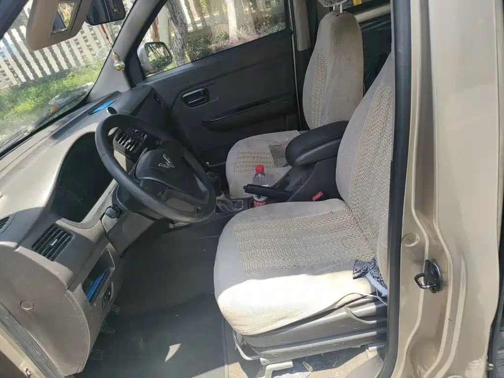 Wuling Motors Wuling Rongguang V 2017 2015 1.5L Basic