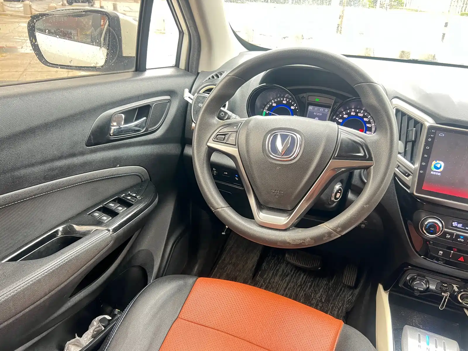 Фото 19 - Changan CS15EV