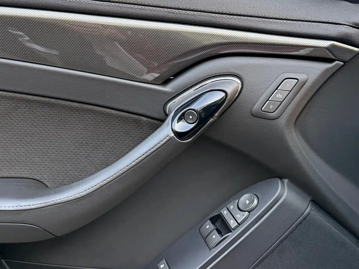 Cadillac CTS (Import) 2012 6.2L CTS-V COUPE фото 10