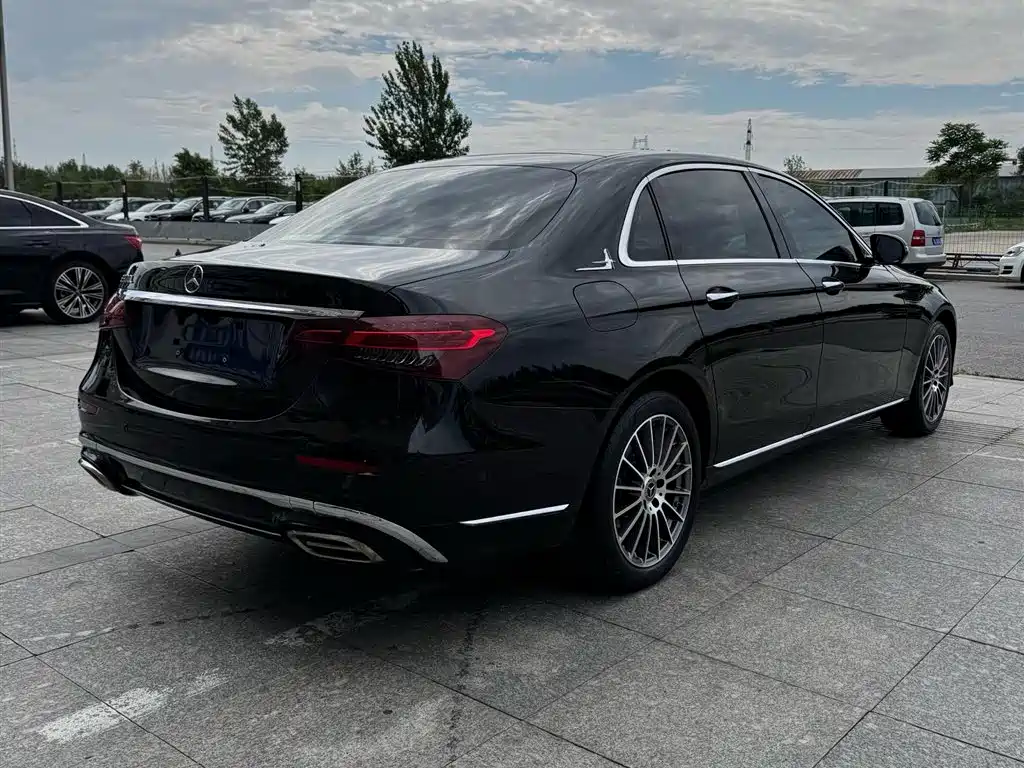 MERCEDES-BENZ E-CLASS