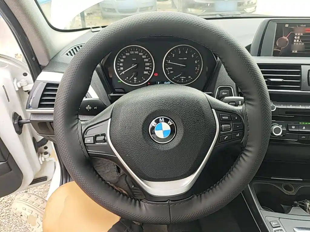 Photo 7 - BMW 1 Series (Import)