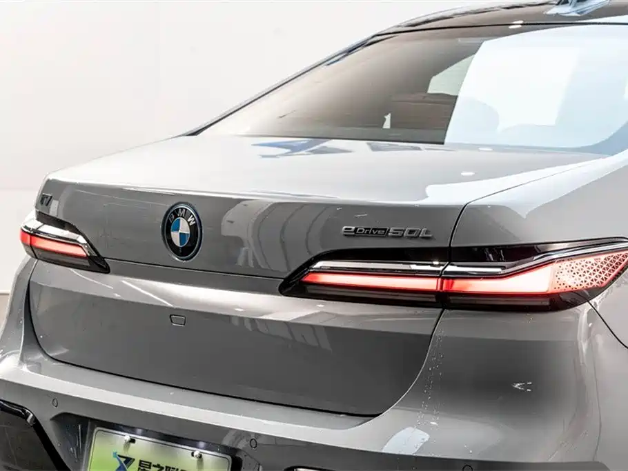 BMW I7