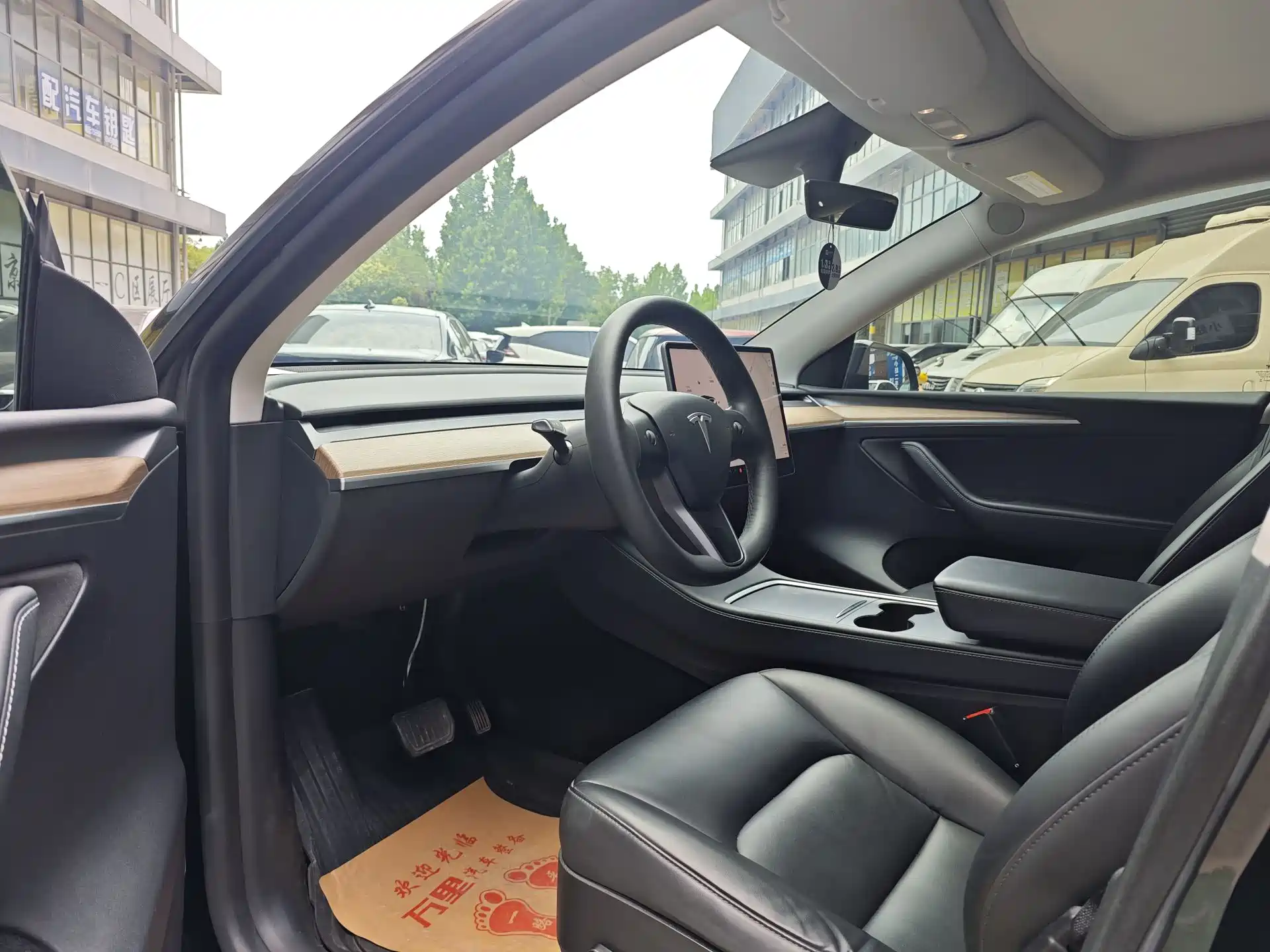 Фото 14 - Tesla Model Y