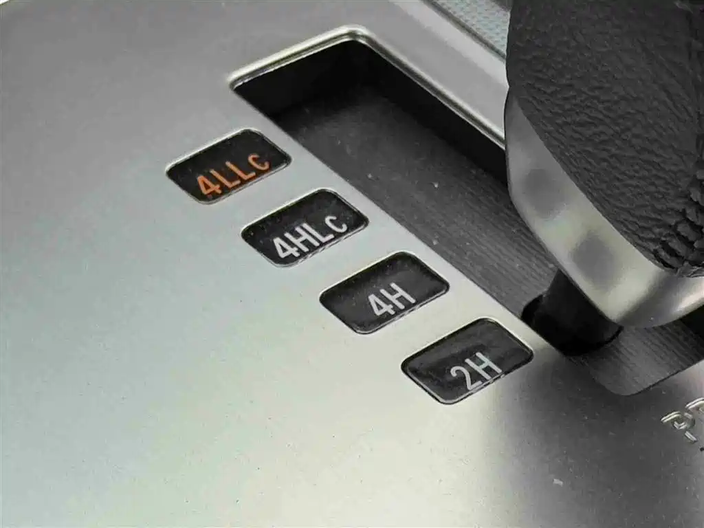 Mitsubishi Pajero (Import) 2020 3.0L Automatic Standard Edition фото 14