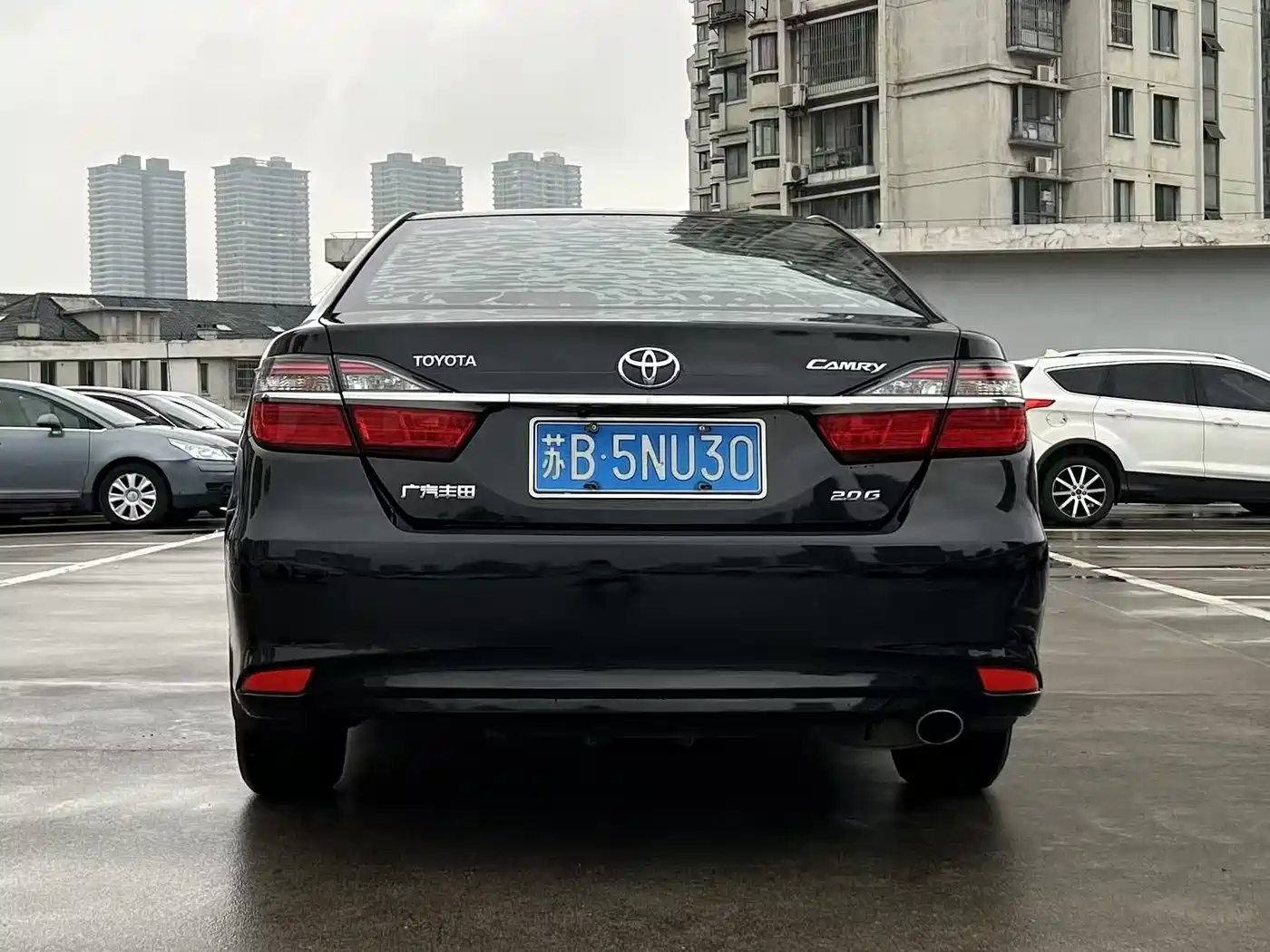 Toyota Camry 2016 2.0G 10th Anniversary Leading Edition фото 9