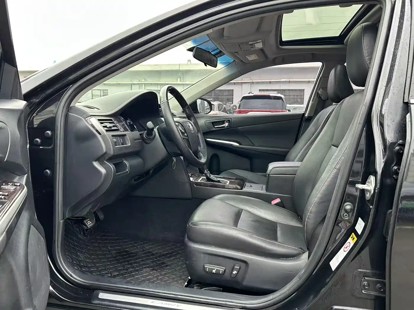 Toyota Camry 2016 2.0G 10th Anniversary Leading Edition фото 13