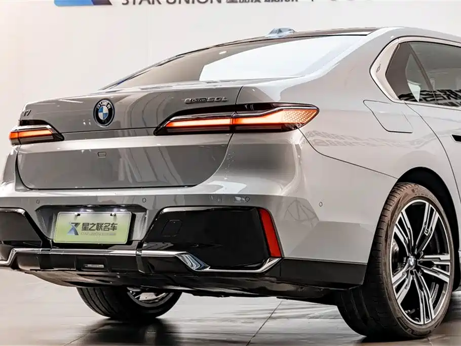 BMW I7