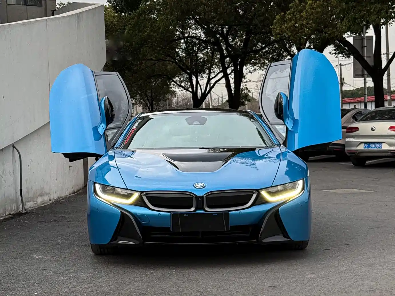 BMW I8
