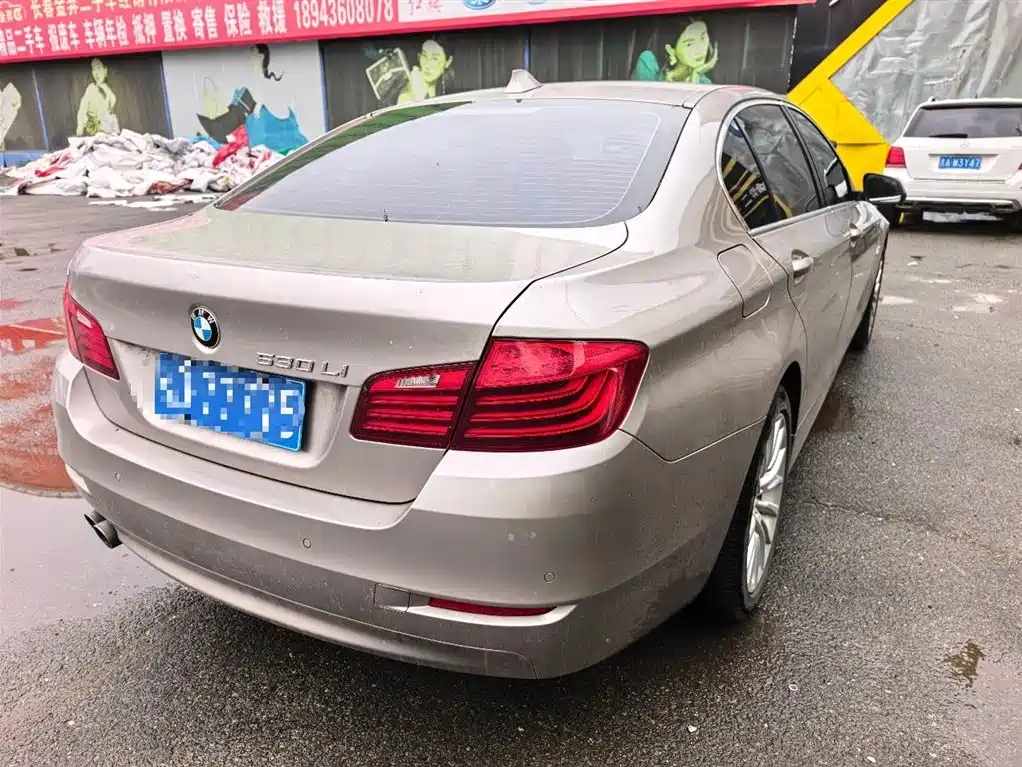 BMW 5 Series 2013 530Li Leadership фото 11