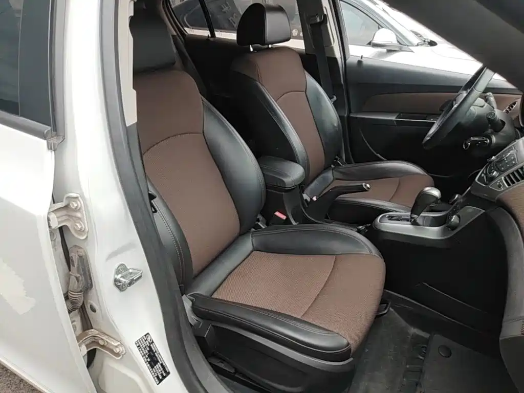 Фото 25 - Chevrolet Cruze