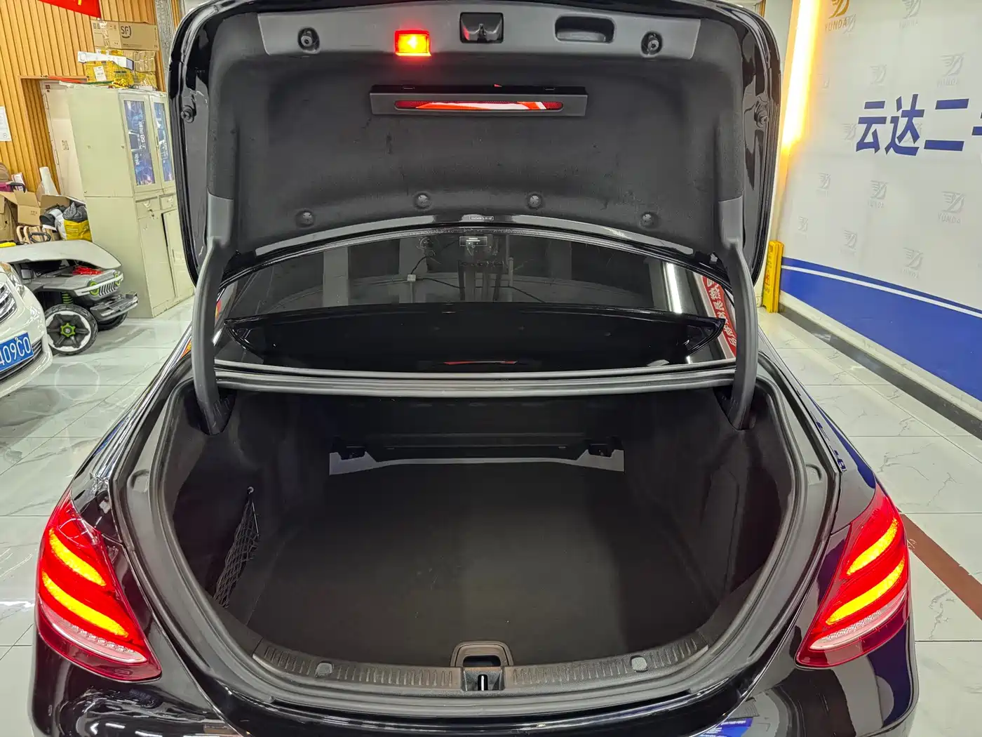 Фото 12 - Mercedes-Benz E-Class
