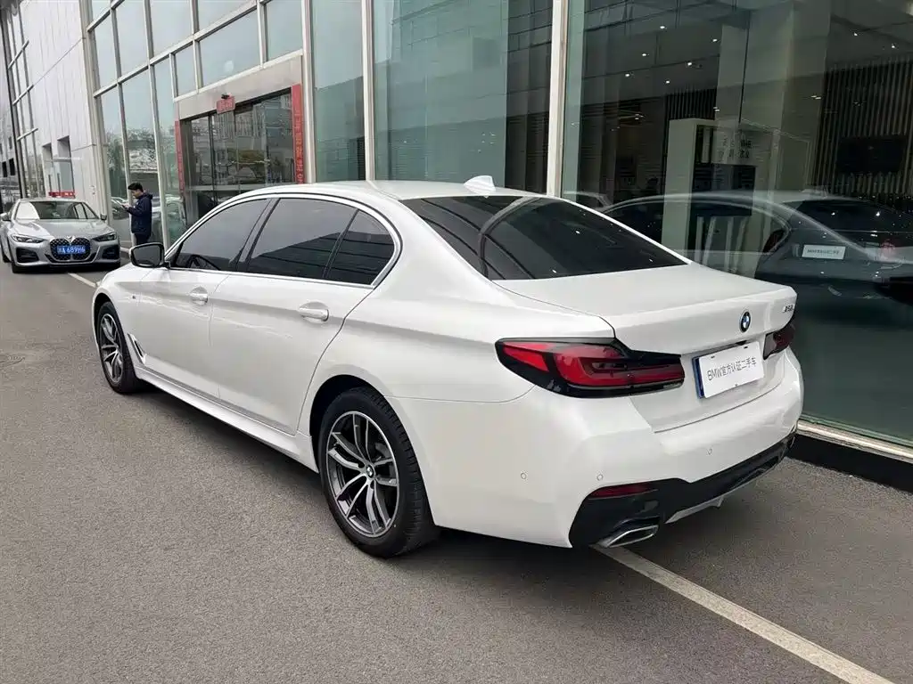 BMW 5 SERIES